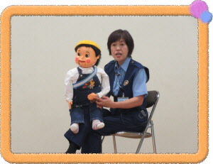 県警「さちかぜ号」の教室の写真