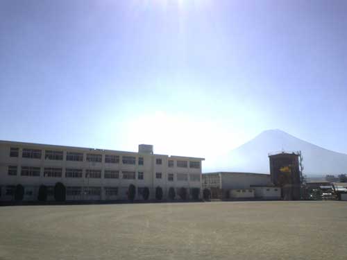 下吉田第二小学校の外観