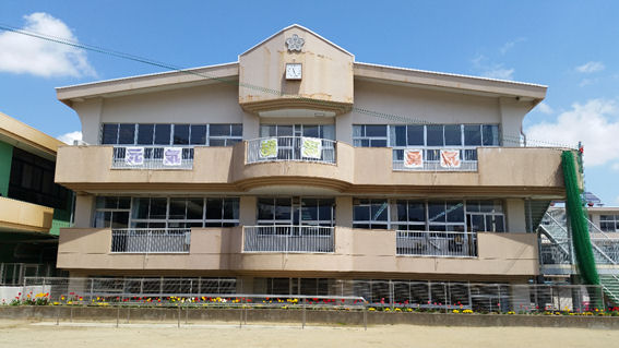 吉田小学校の外観