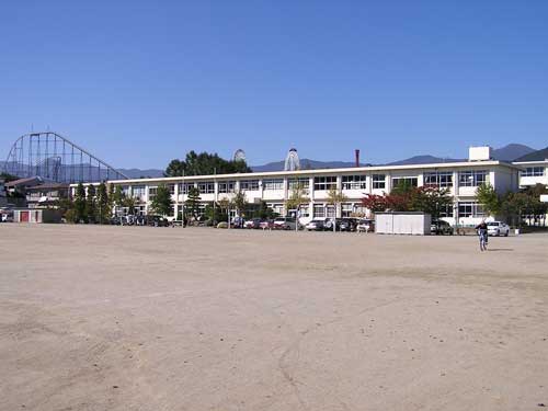 吉田西小学校の外観