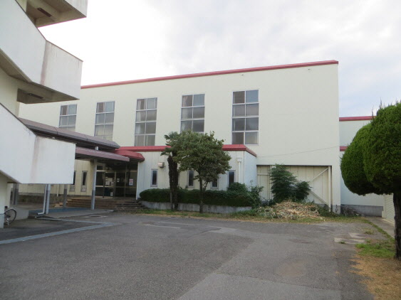 8．竜王西小体育館の画像2