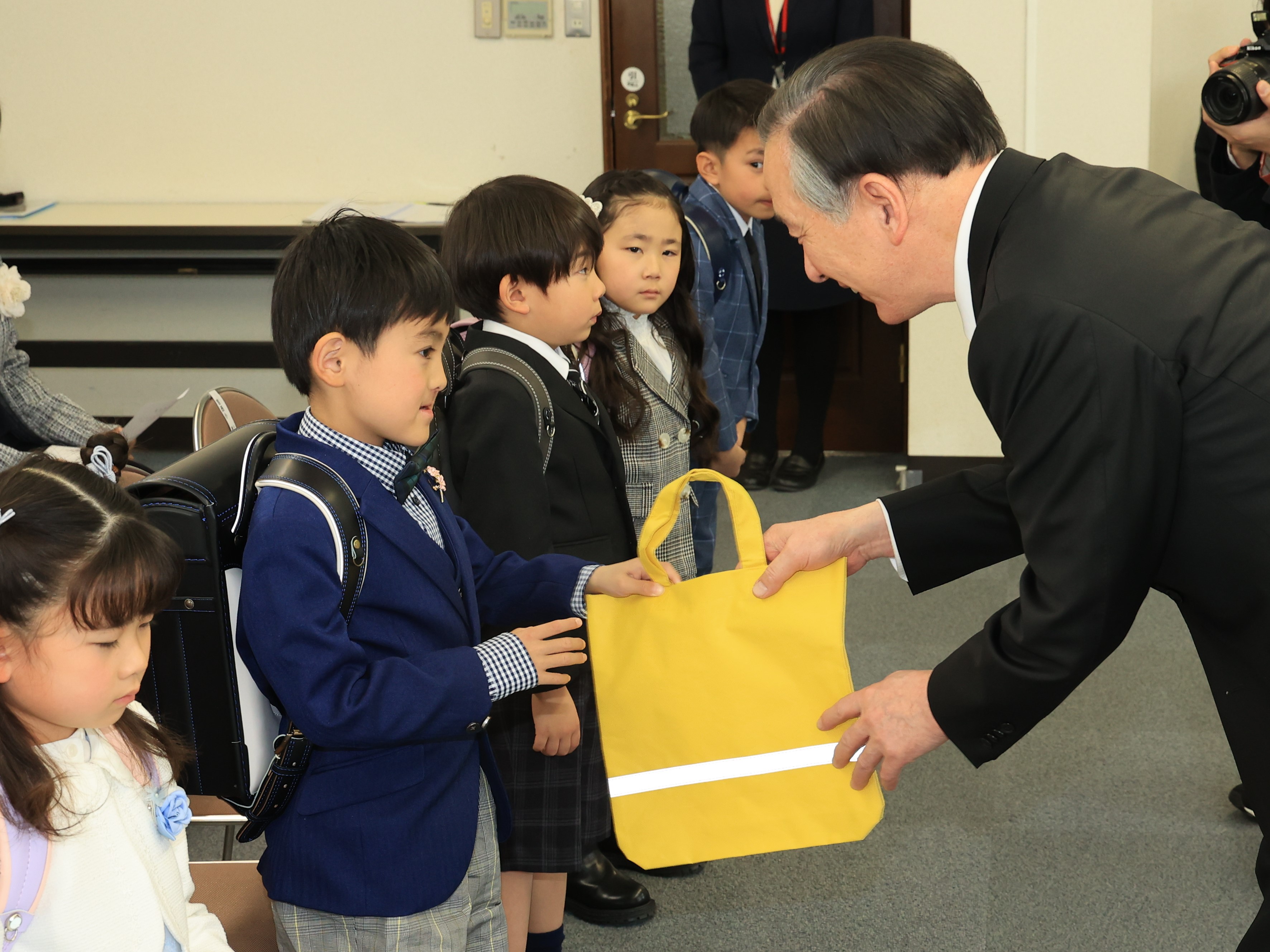 3月19日（水曜日）新入学児童交通安全用品贈呈式画像