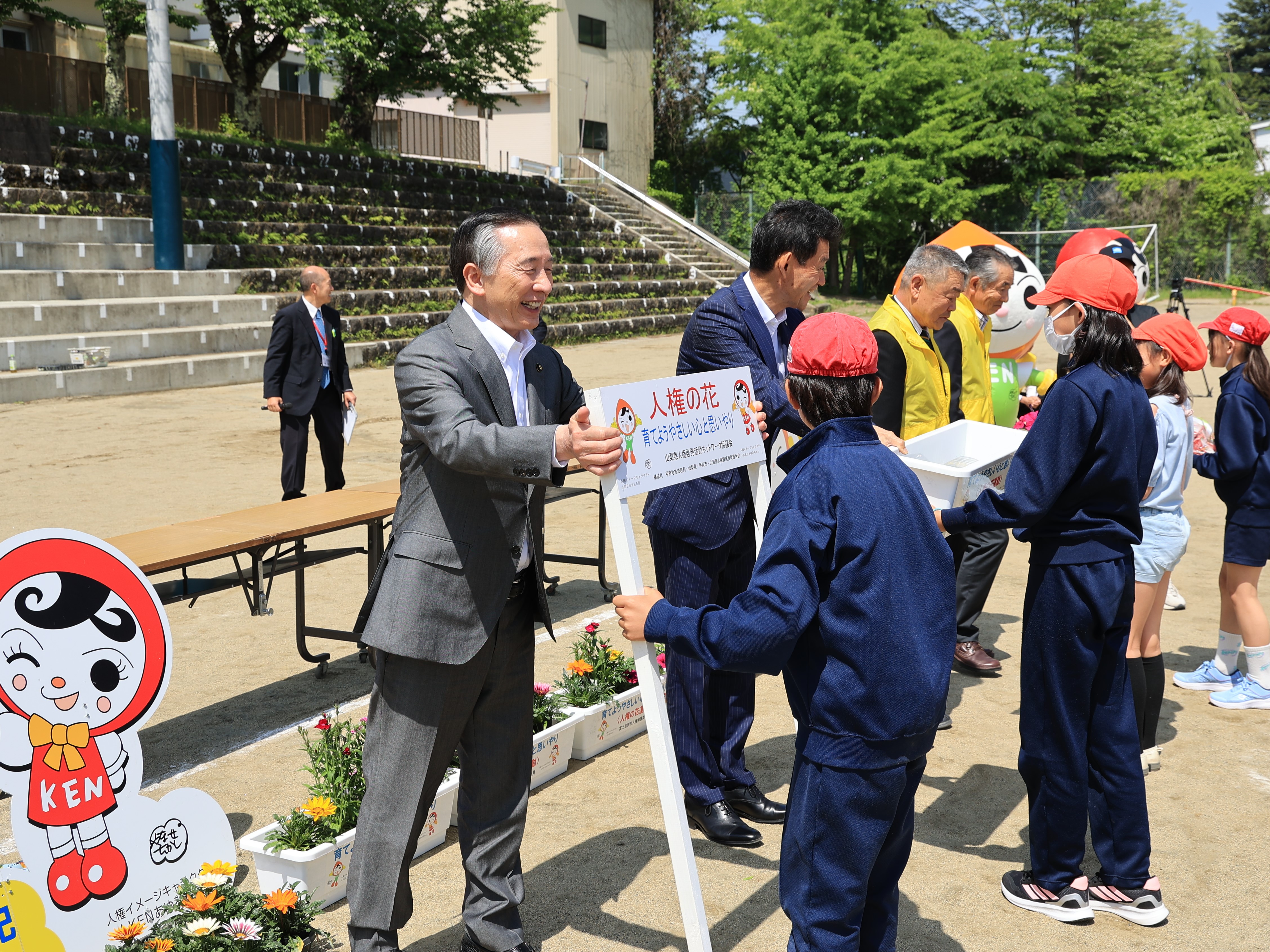 5月20日(火)富士吉田市「人権の花」運動　画像