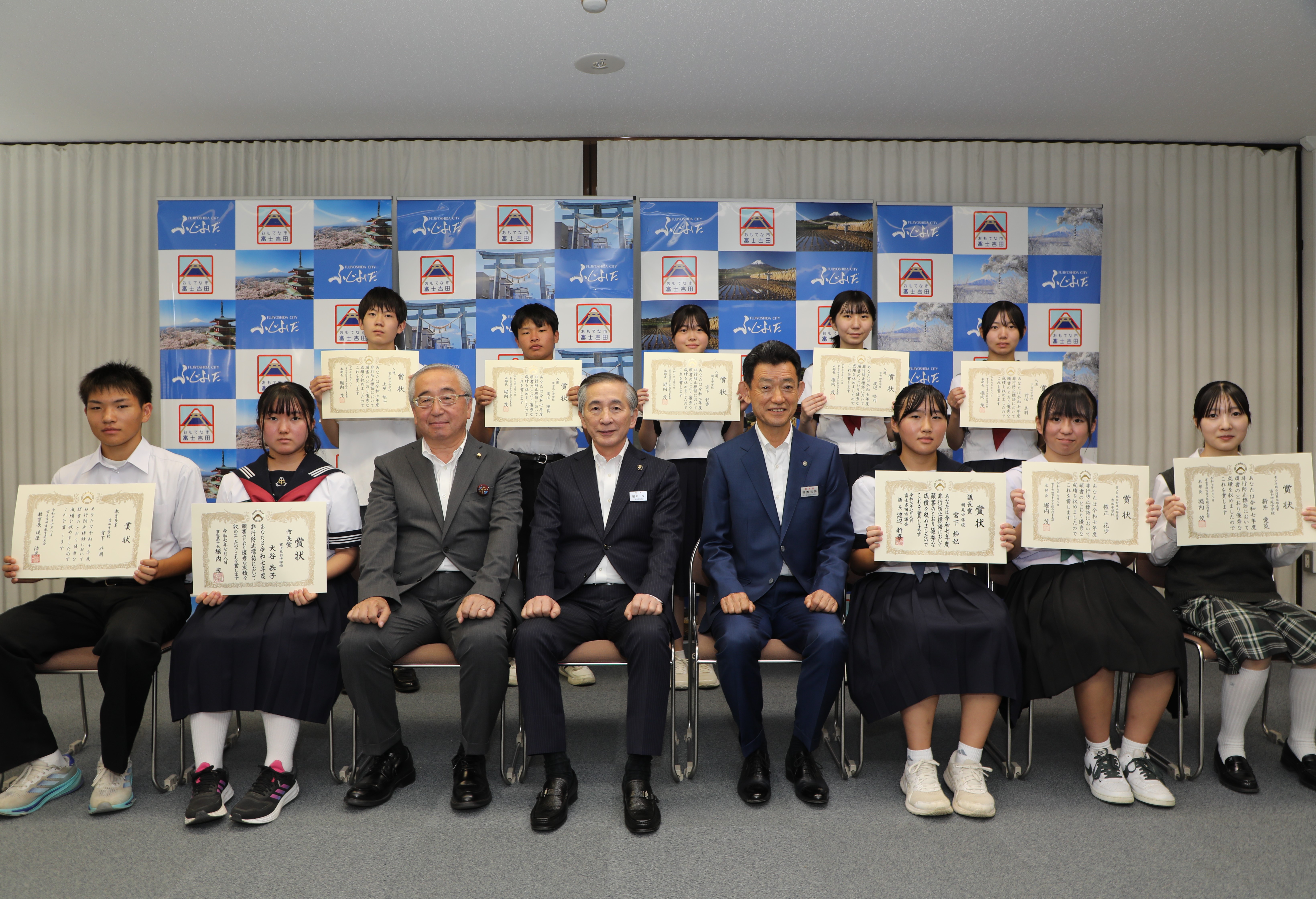 7月8日(火)平和ポスター展・非行防止標語　画像