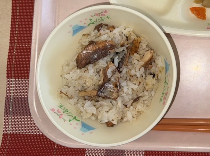 9月19日の給食のさんまめしの写真