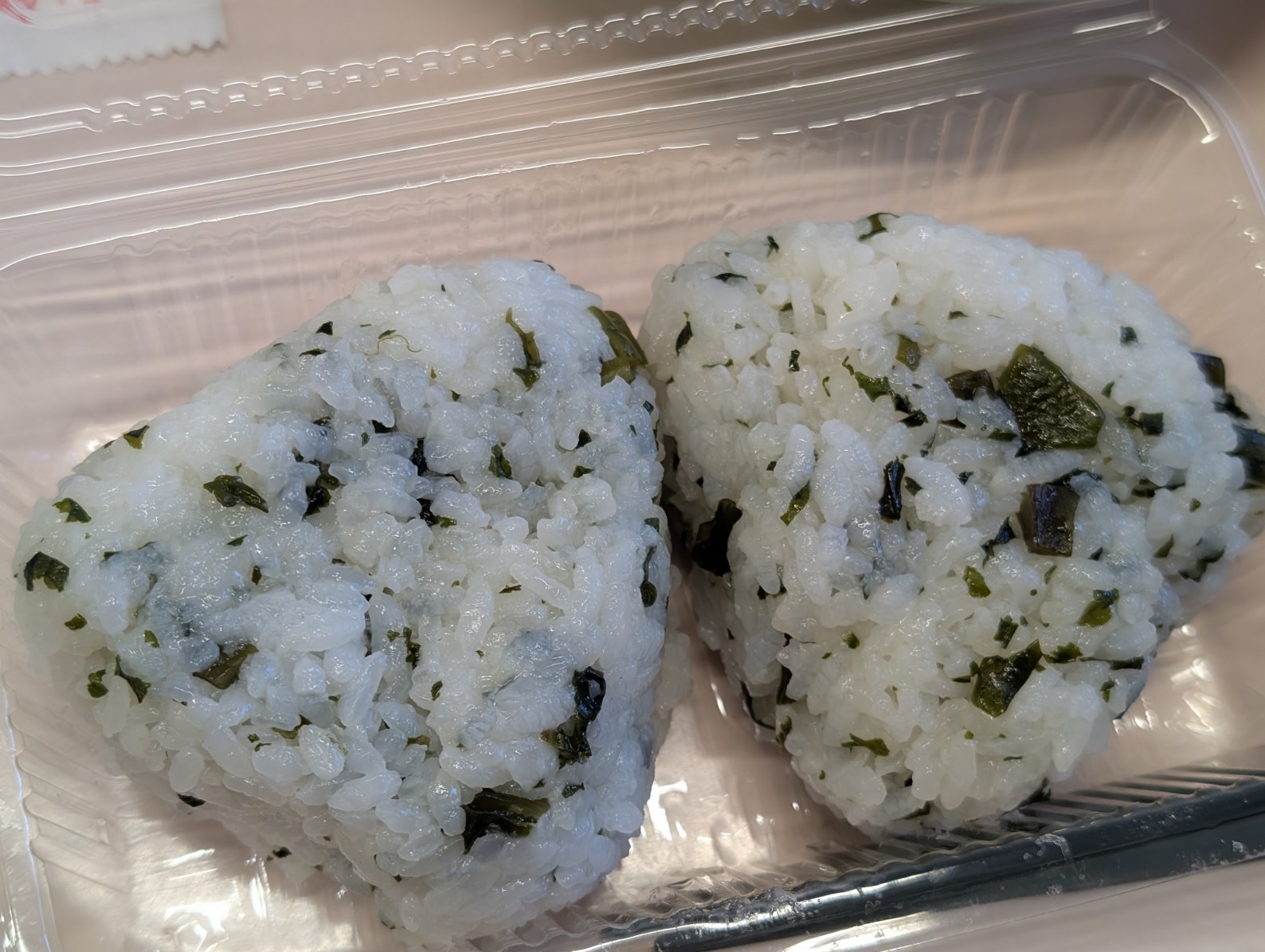 9月1日の給食のわかめおにぎりの写真