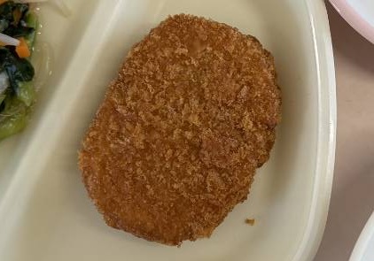 12月22日の給食のかぼちゃコロッケの写真