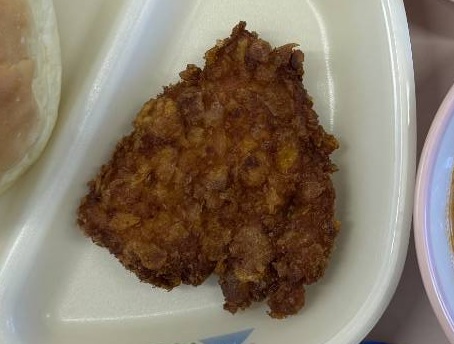 12月18日の給食のクリスピーチキンの写真