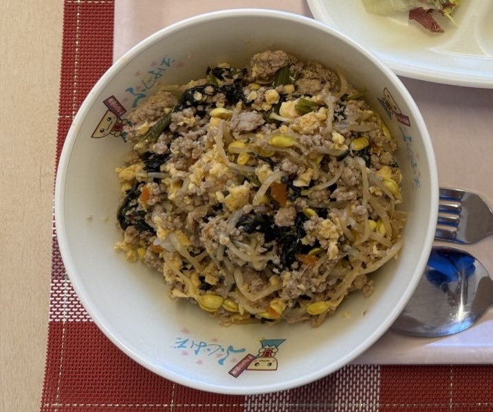 12月4日の給食のビビンバ丼の写真