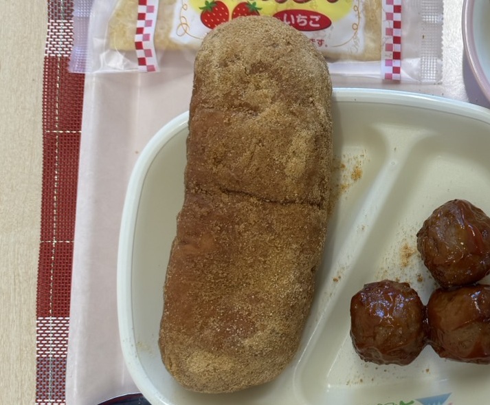 12月2日の給食のきなこ揚げパンの写真