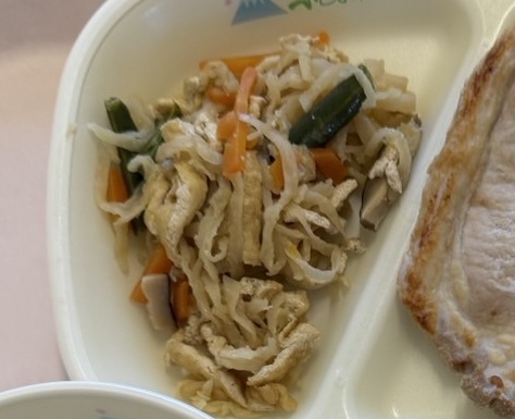 12月1日の給食の切り干し大根煮の写真