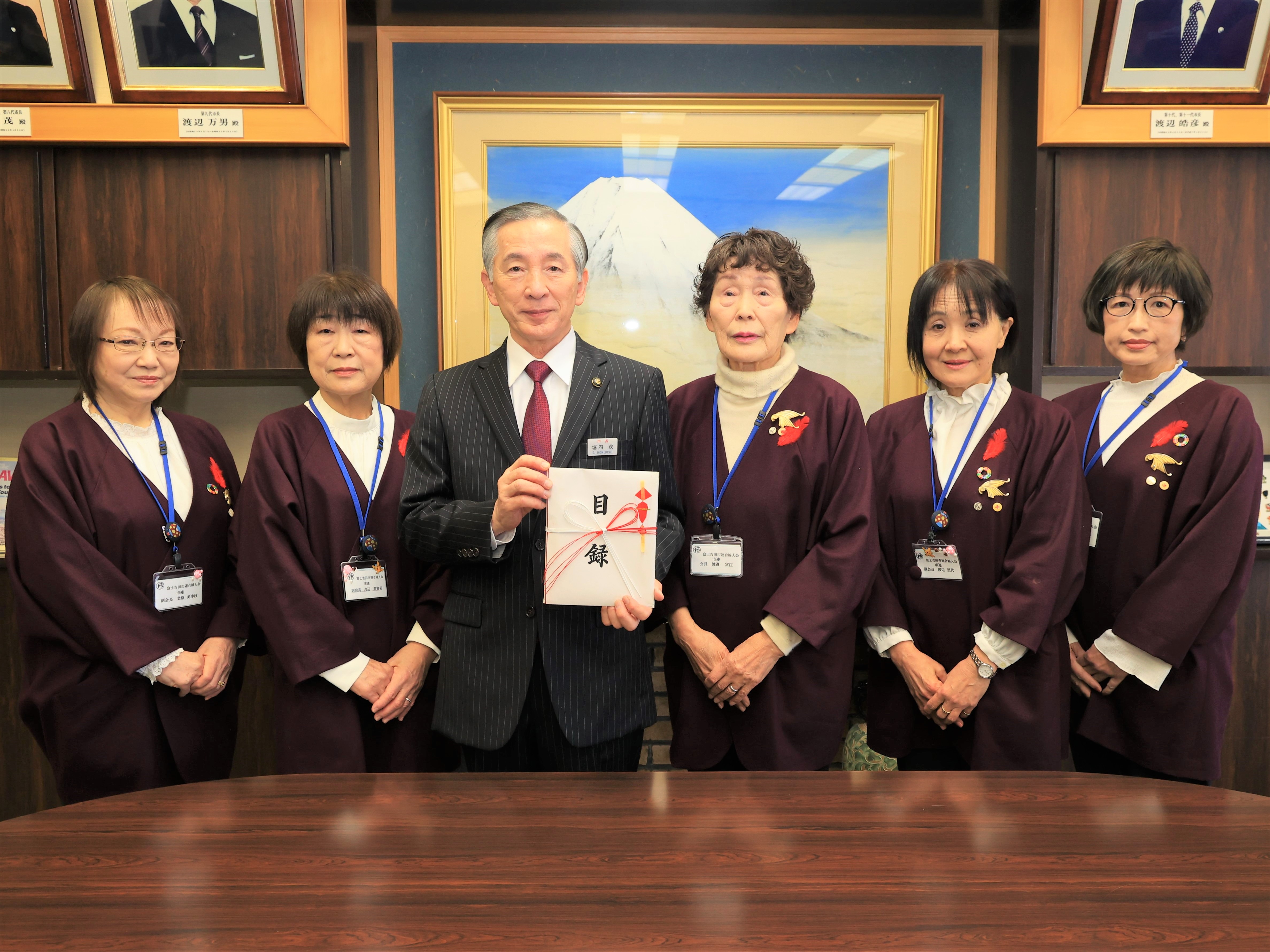 12月4日(木)寄附金贈呈式(富士吉田市連合婦人会様)　画像