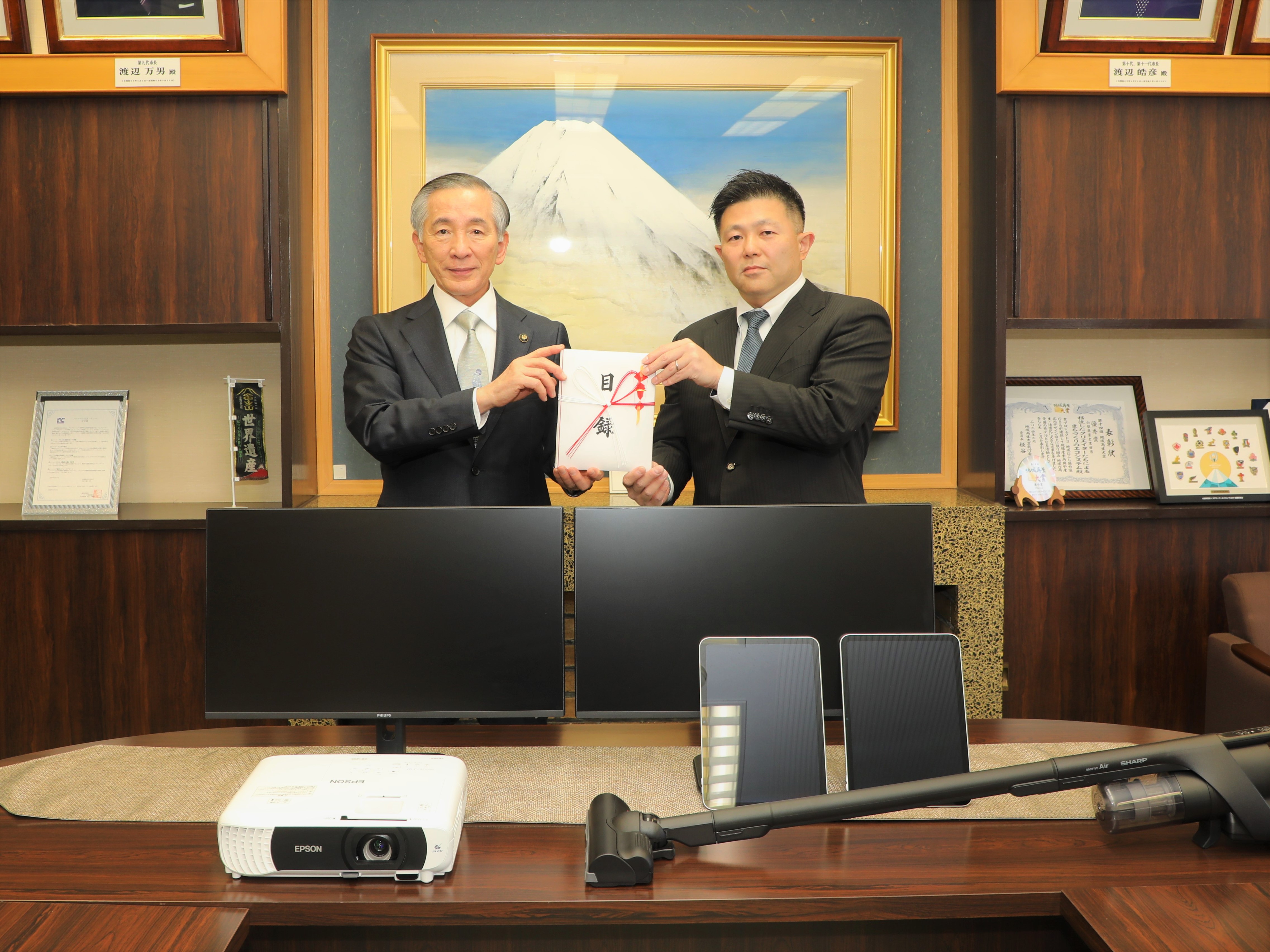 寄附物品贈呈式(株式会社ノジマ様)　画像