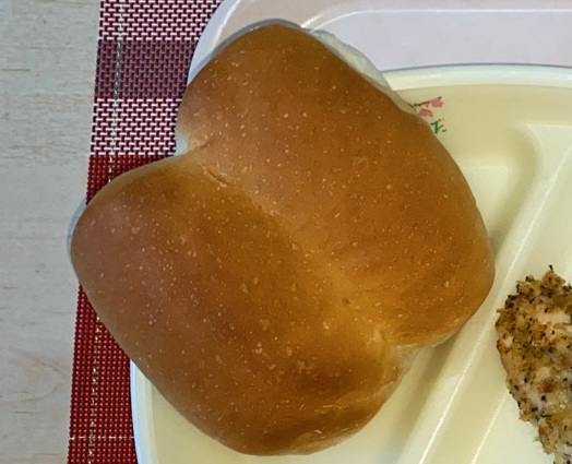 3月24日の給食のはちみつパンの写真