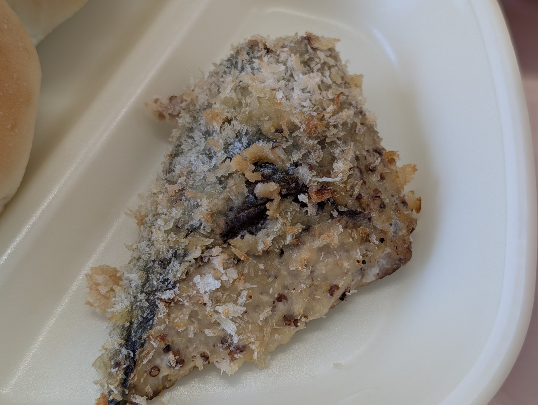 5月14日の給食のあじのパン粉焼きの写真