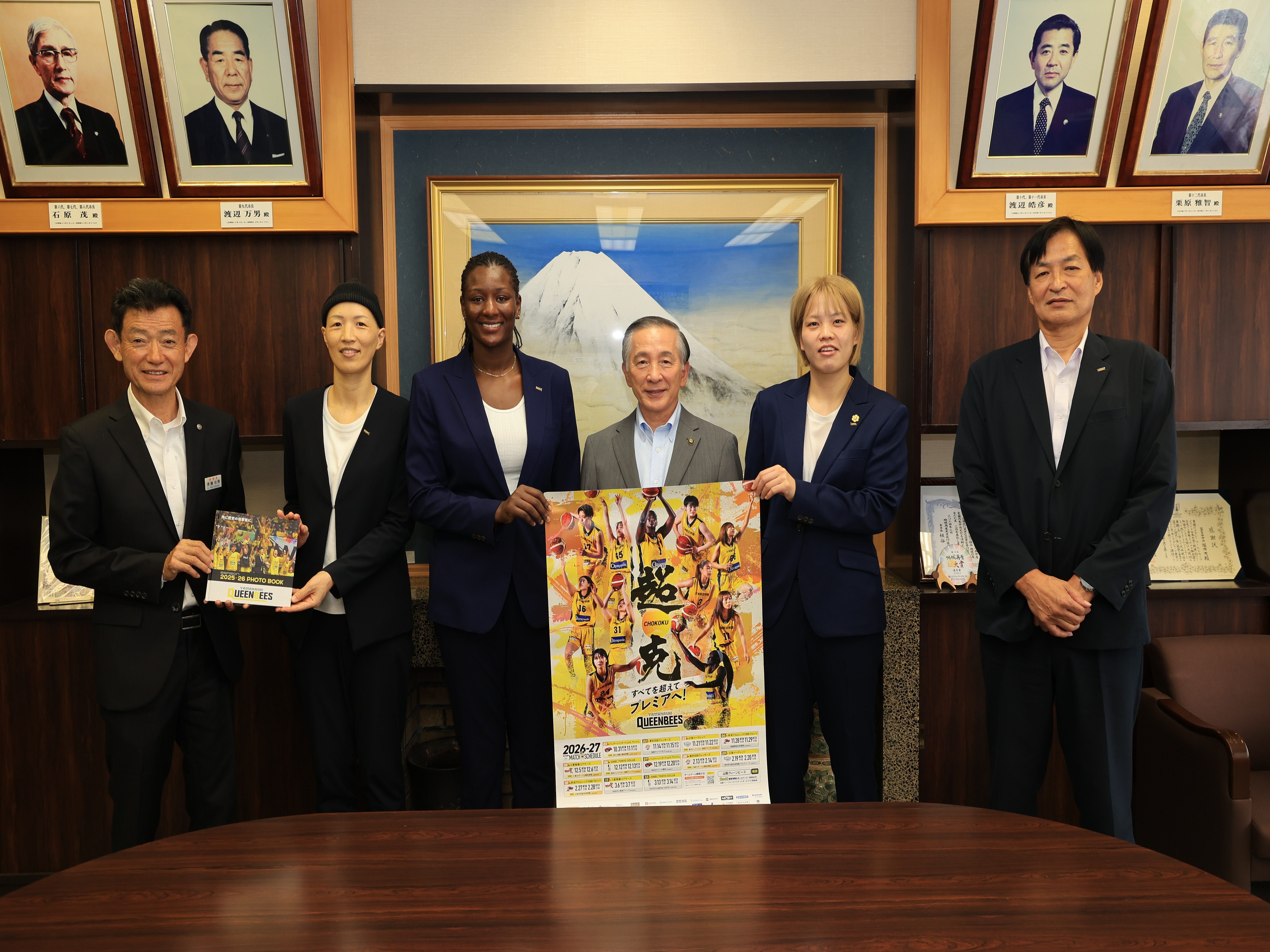 山梨クィーンビーズバスケットボールクラブ　表敬訪問